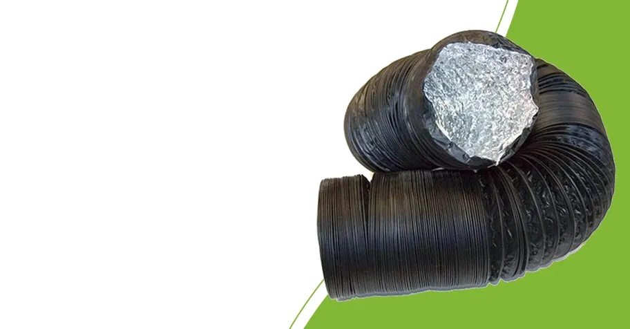 Combi Connect Lüftungsschlauch mit schwarzem Außenmantel und Aluminiuminnenseite auf grünem Hintergrund
