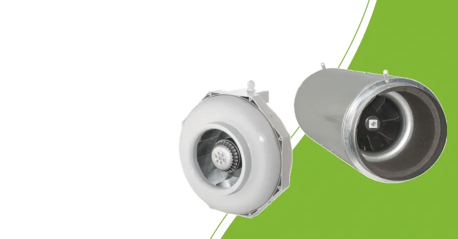 Can-Fan RK 125 L und Iso-Max 250 Rohrventilatoren nebeneinander vor grünem Hintergrund